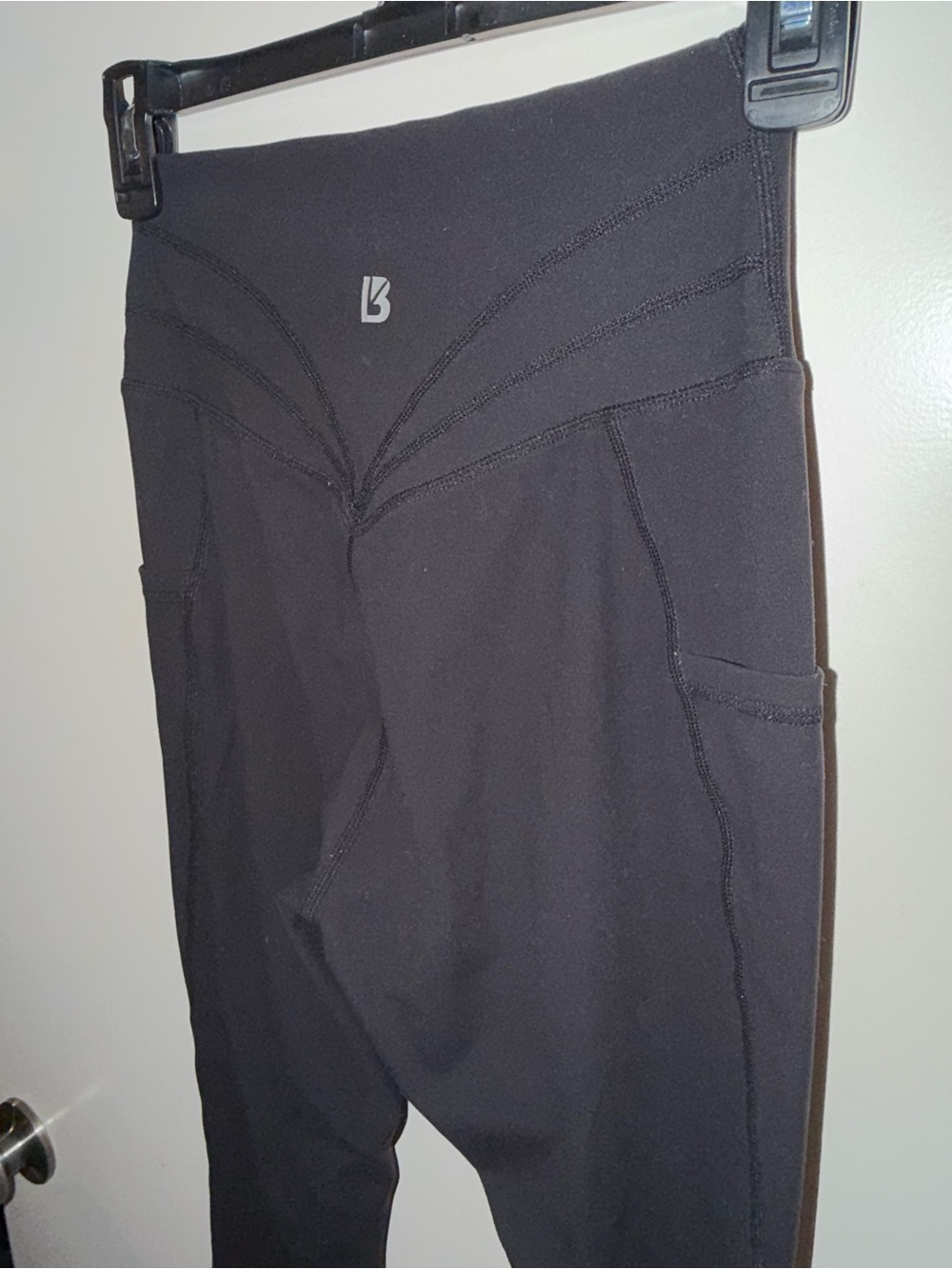 Black High-Waist Active Leggings with Side Pockets